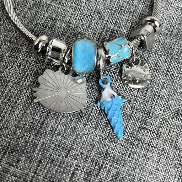 461 Blue Hello Kitty Bracelet cute - Picture 4 of 4